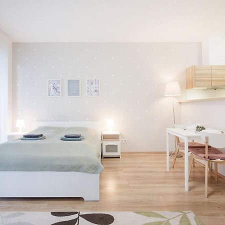 The Chic Crib With Balcony Διαμέρισμα Βουδαπέστη Εξωτερικό φωτογραφία