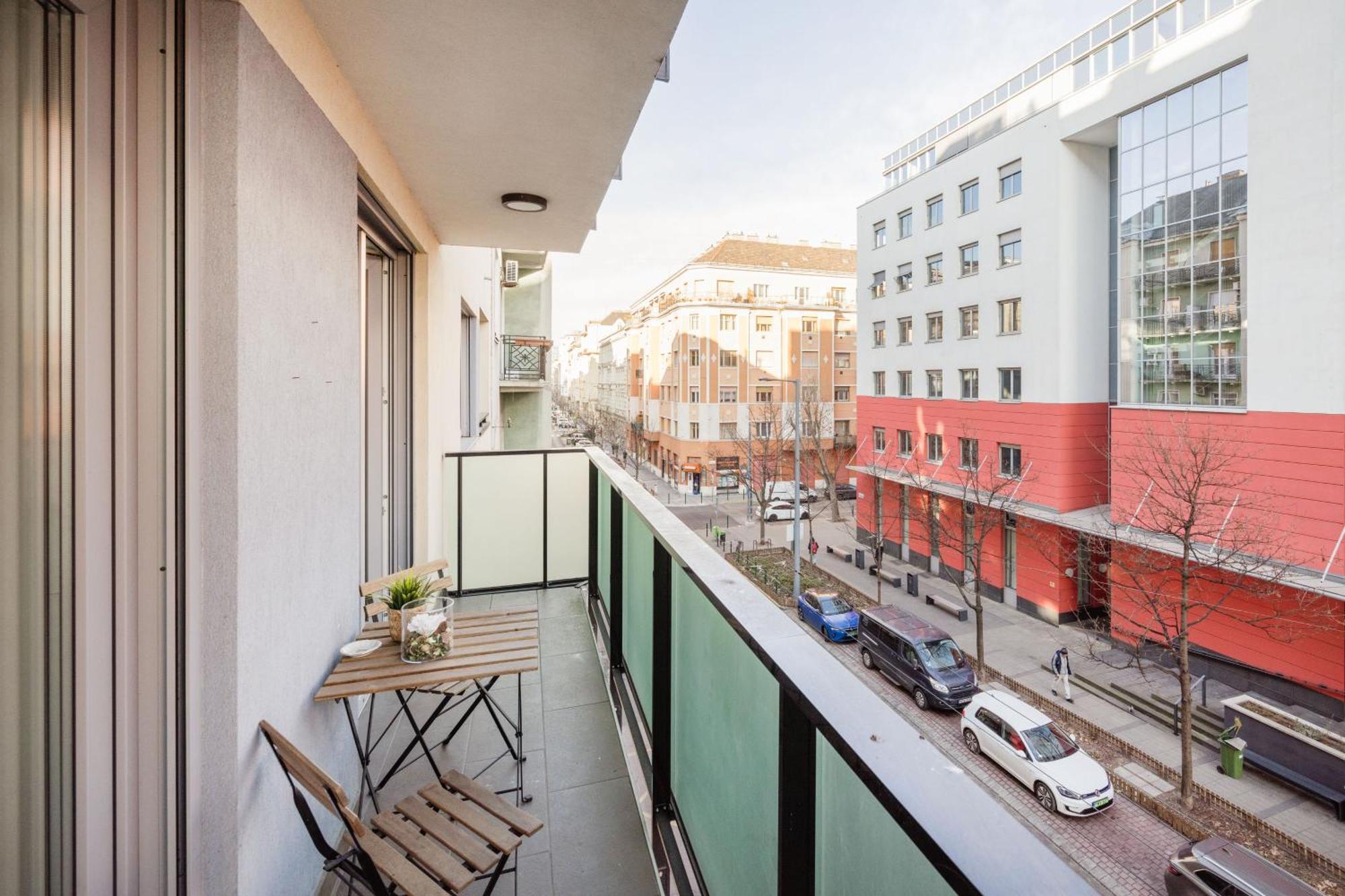 The Chic Crib With Balcony Διαμέρισμα Βουδαπέστη Εξωτερικό φωτογραφία